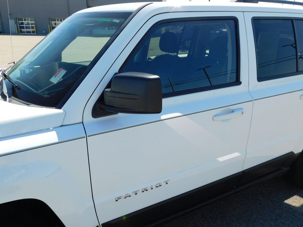 Used 2016 White Jeep Sport image 13