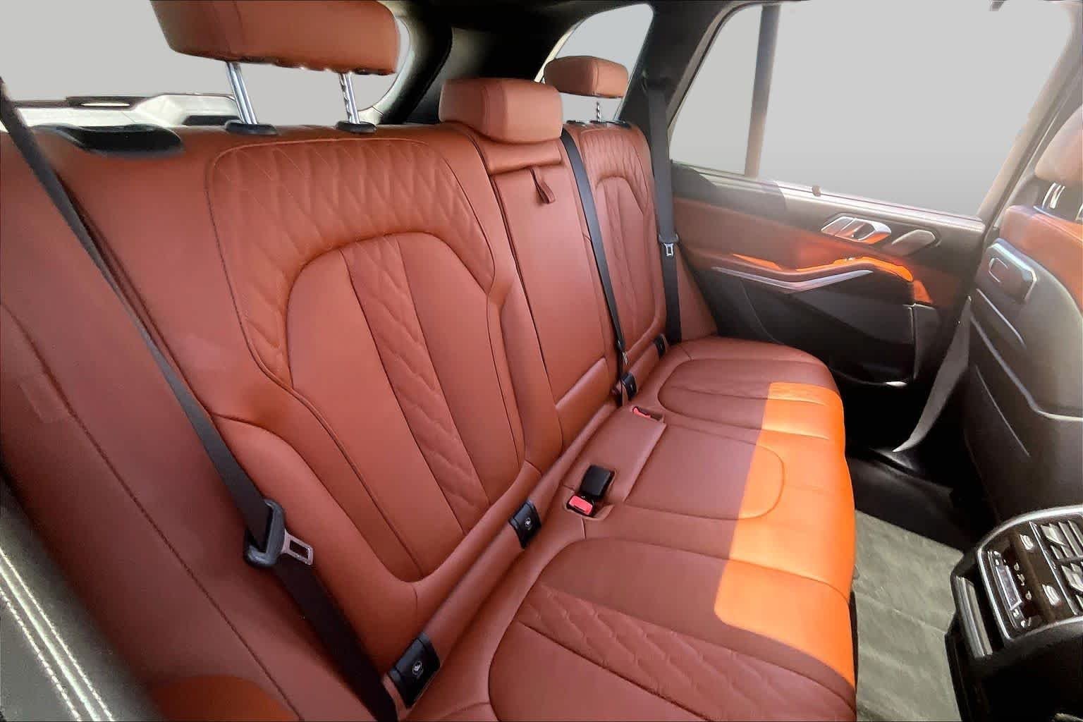 Used 2024 Skyscraper Grey Metallic BMW M60i image 18