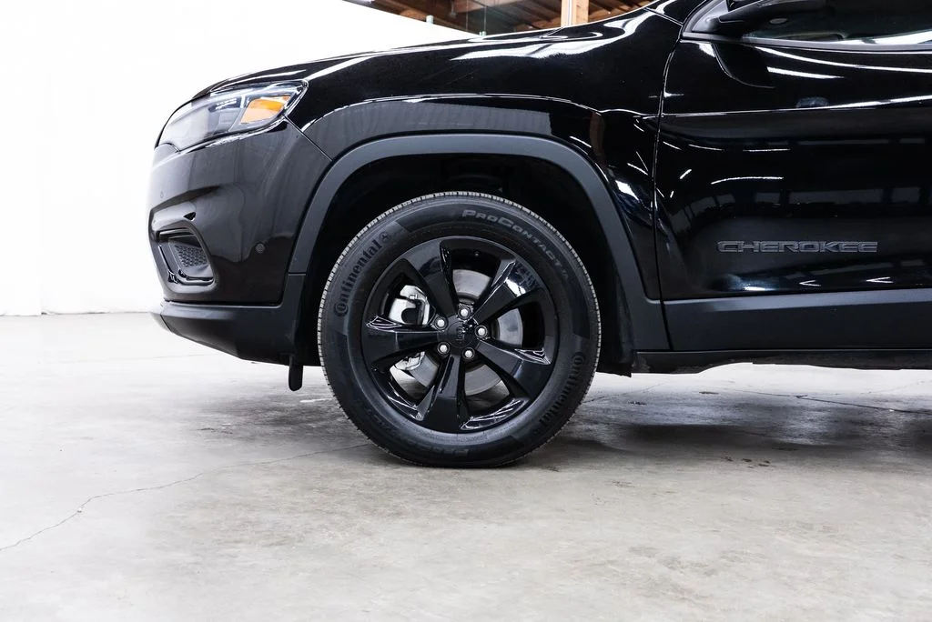 Used 2023 Black Jeep Altitude image 7