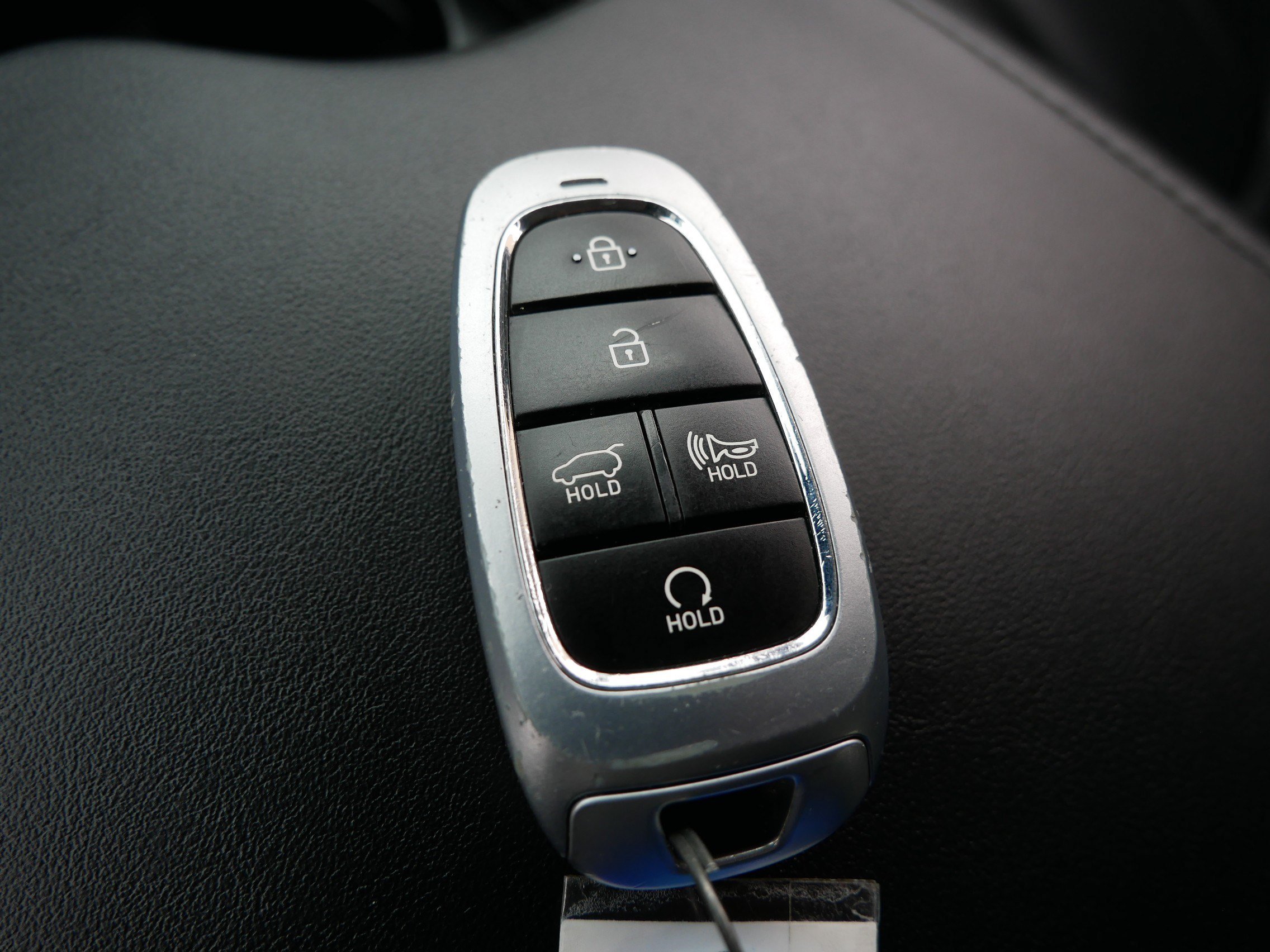 Certified Used 2024 Hyper White Hyundai SEL 7P image 33