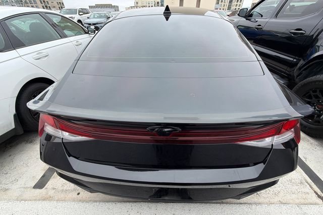 Used 2022 Phantom Black Hyundai SEL image 9