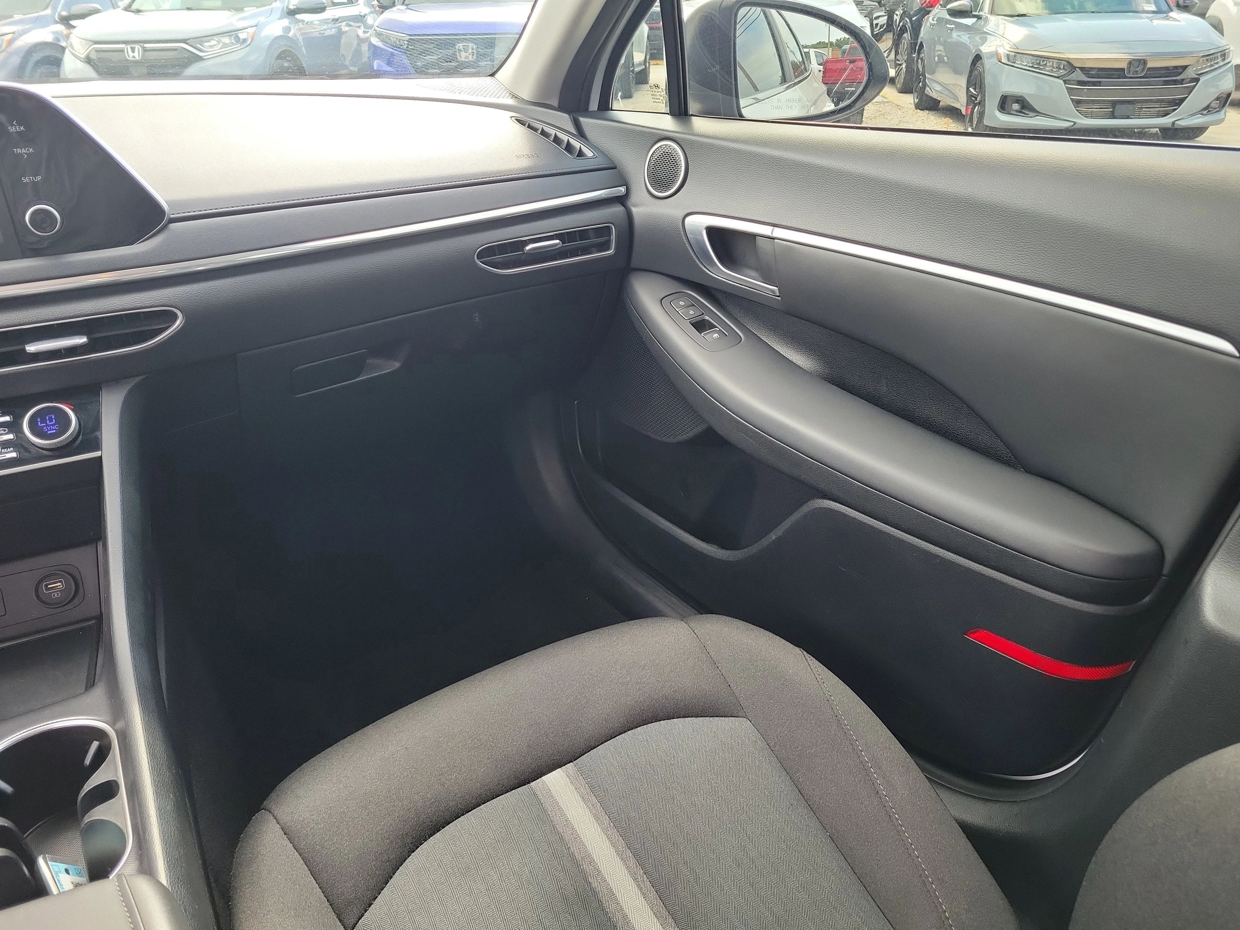Used 2020 Quartz White Hyundai SEL image 17