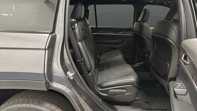 New 2026 Baltic Gray Metallic Clear-Coat Exterior Paint Jeep Altitude image 25
