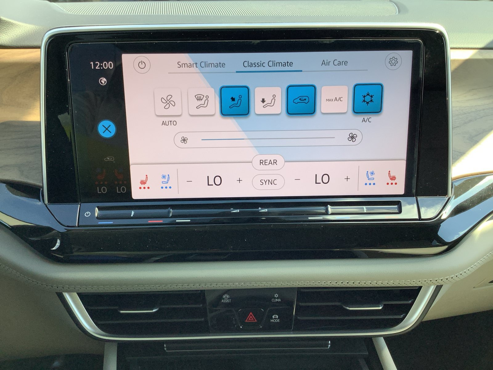 New 2026 OPAL_WHITE Volkswagen 2.0T SE image 24