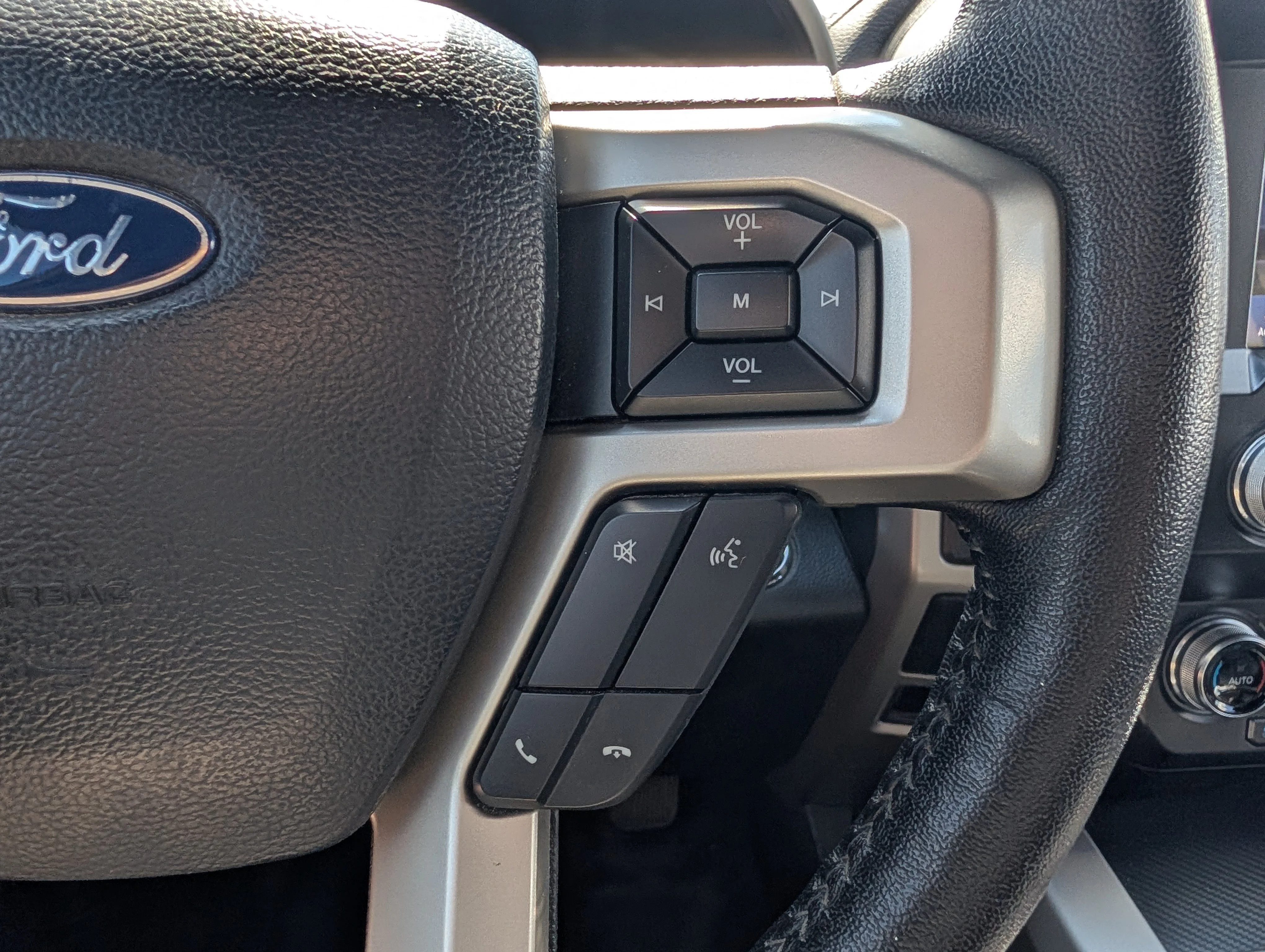 Used 2019 Agate Black Metallic Ford LARIAT image 30