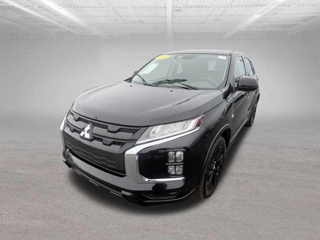 Certified Used 2021 Labrador Black Metallic Mitsubishi 2.0 LE image 9