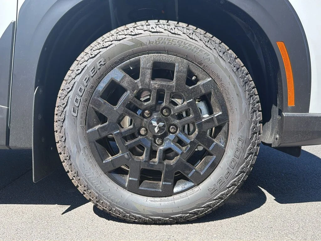 New 2026 White Diamond Mitsubishi TRAIL EDITION AWD image 32