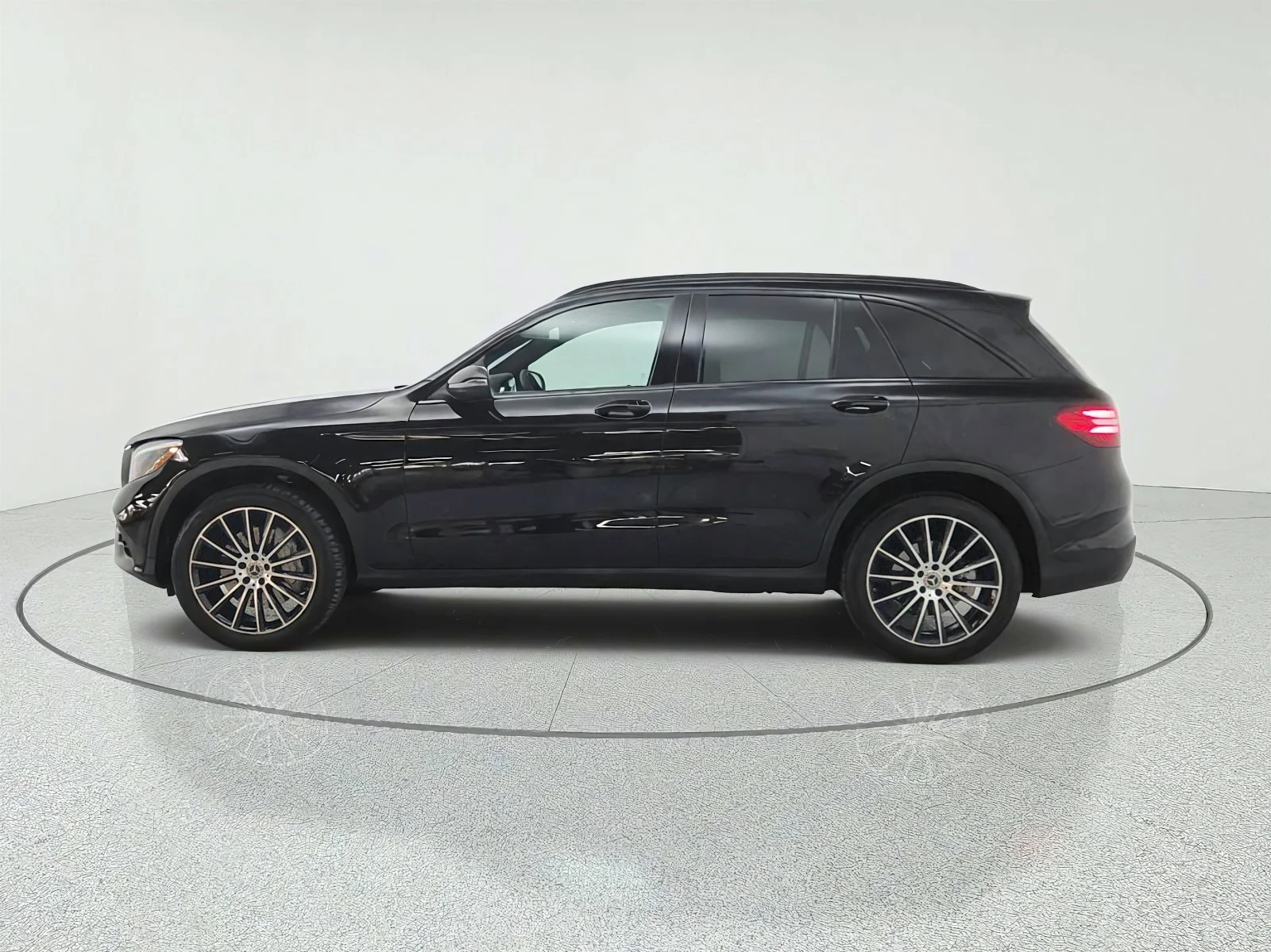 Used 2019 Black Mercedes-Benz GLC 300 SUV image 8