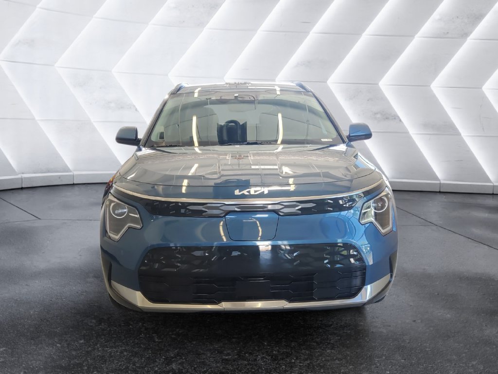 Certified Used 2025 Blue Kia Wind image 2