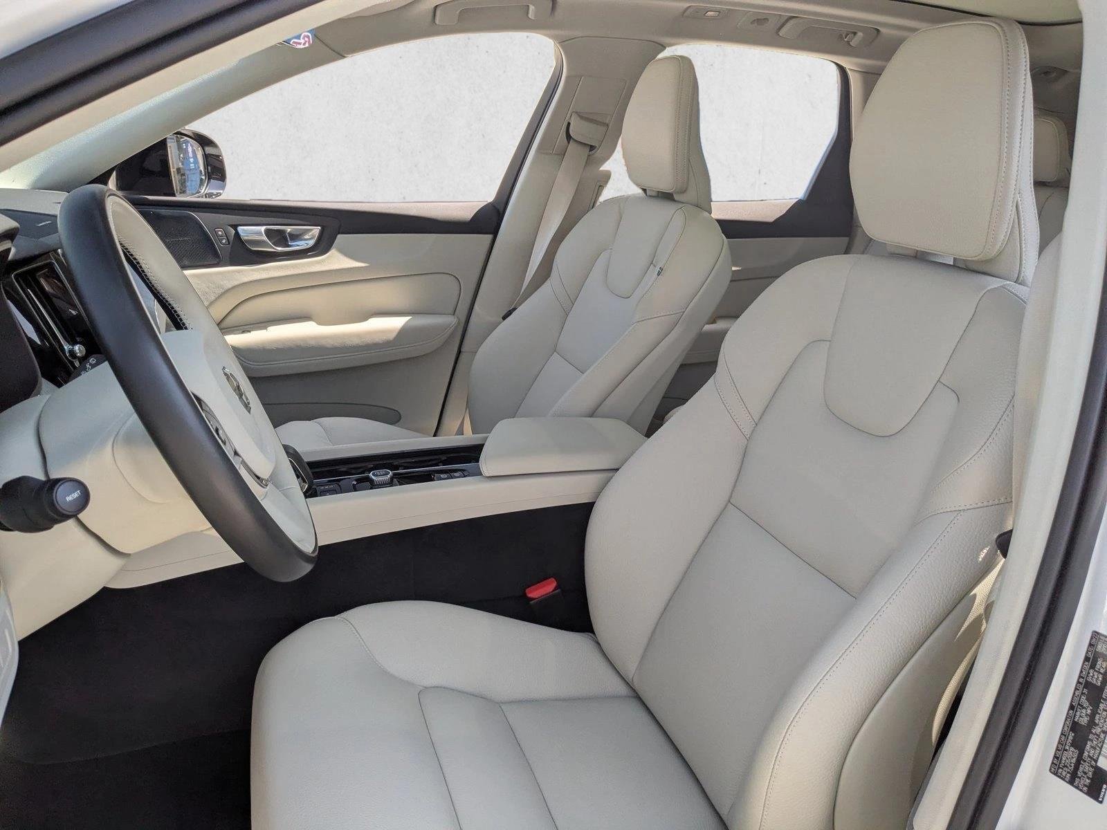 Used 2024 Crystal White Metallic Volvo Plus Dark Theme image 17