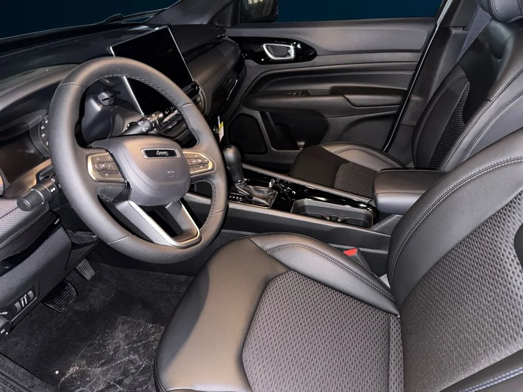 New 2026 Silver Jeep Latitude image 10