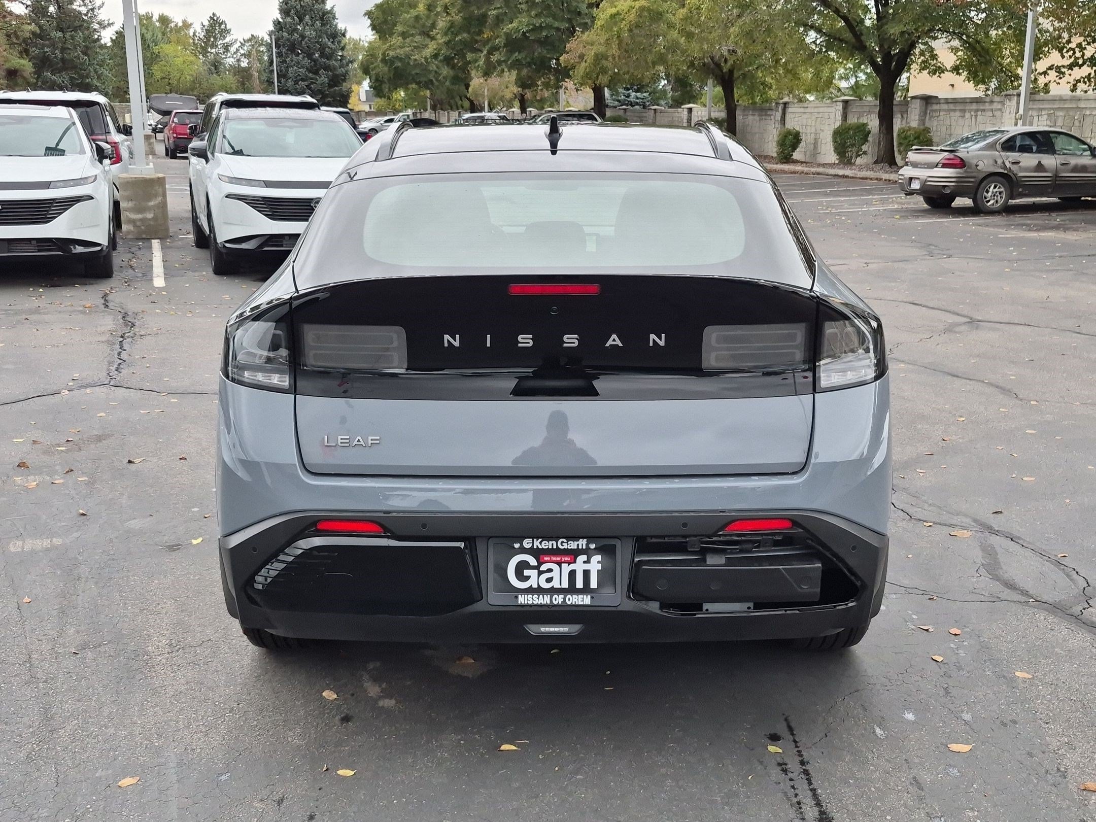 New 2026 Boulder Gray Pearl / Super Black Two-tone Nissan Platinum+ image 4