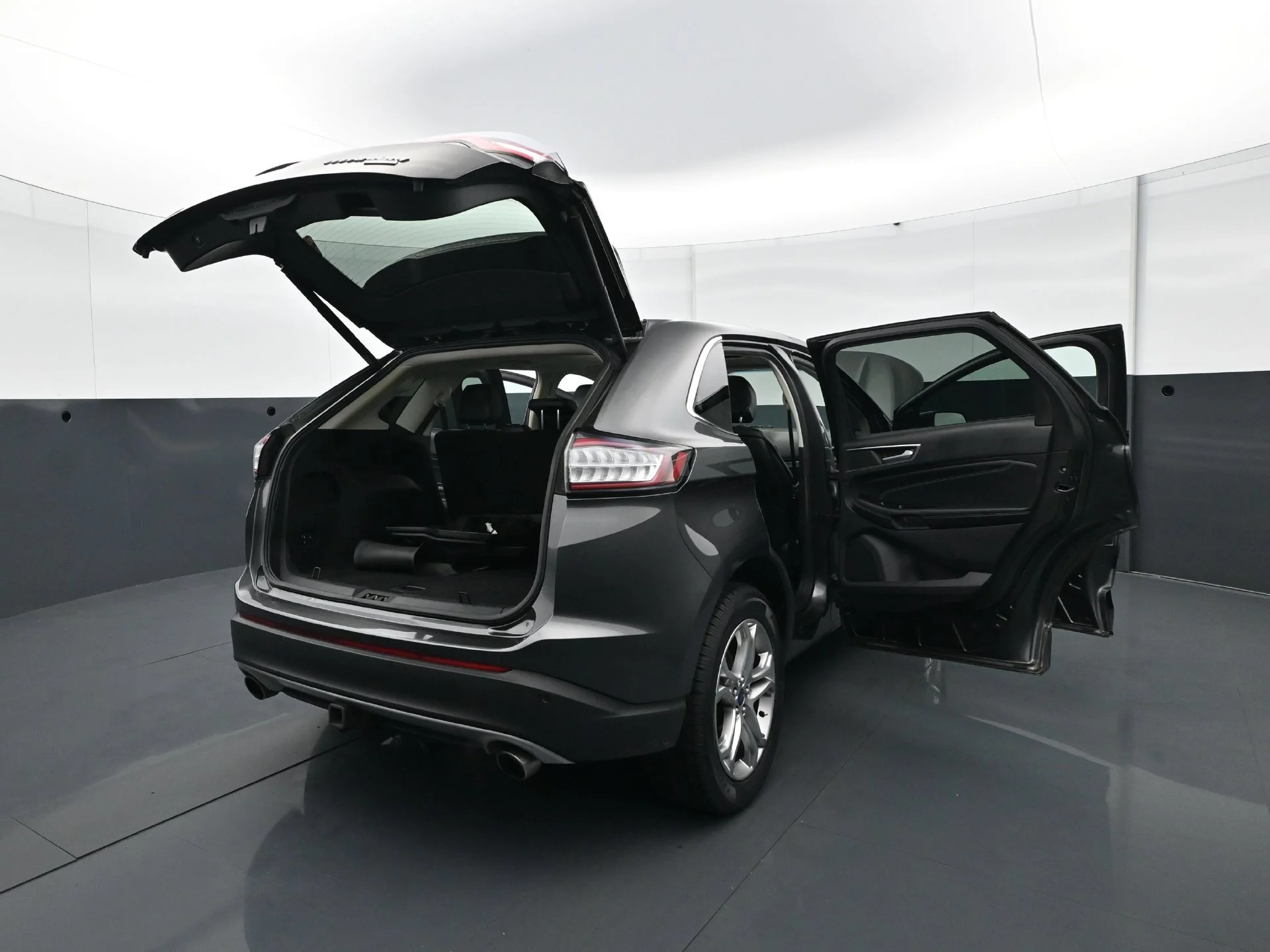 Used 2015  Ford 4D WAGON TITANIUM AWD image 33