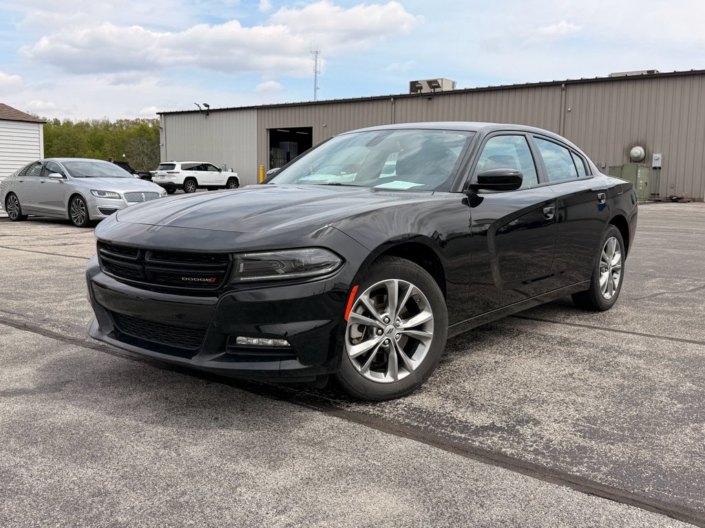 Used 2023 Pitch Black Clearcoat Dodge SXT image 1