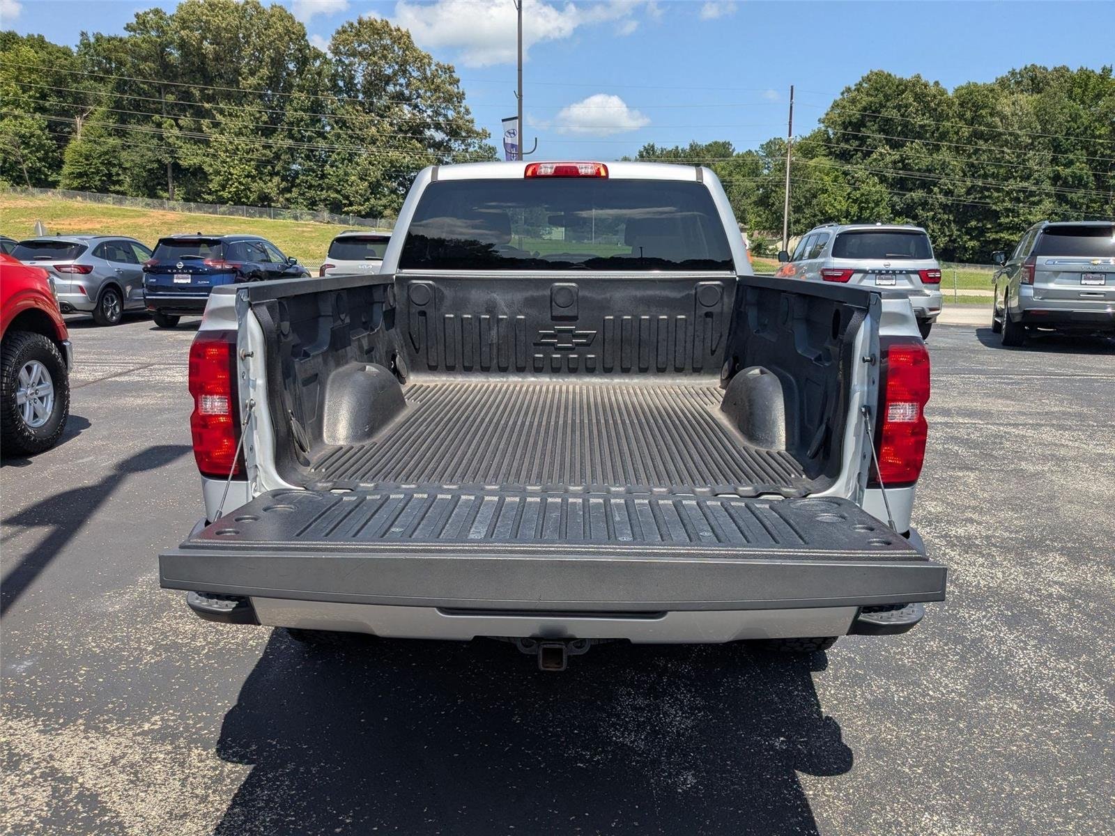 Used 2018 Silver Ice Metallic Chevrolet LT image 5