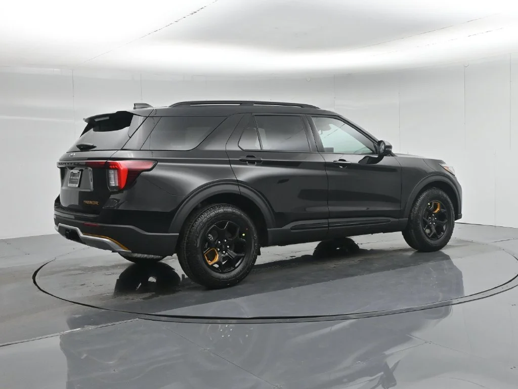 New 2026 Agate Black Metallic Ford Tremor image 29