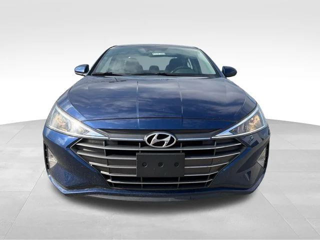 Used 2020 Blue Hyundai SE image 2