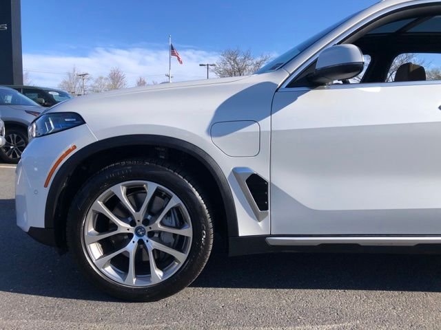 Used 2025 White BMW xDrive50e image 36
