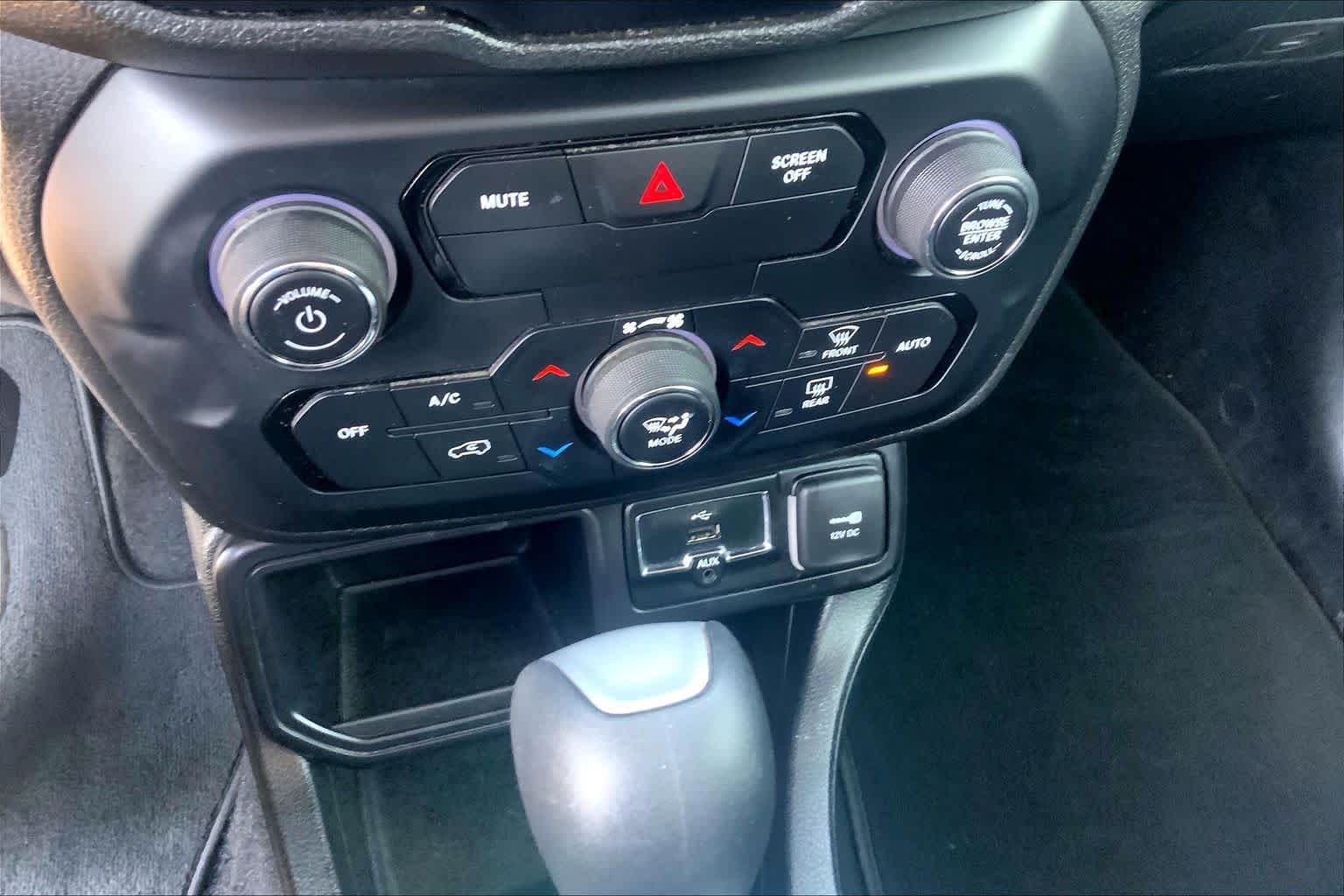Used 2018 Granite Crystal Metallic Clearcoat Jeep Altitude image 35