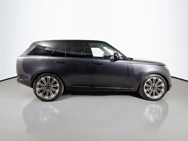 New 2026 Carpathian Grey Land Rover SE image 4