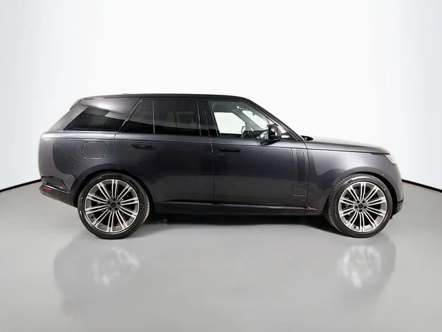 New 2026 Carpathian Grey Land Rover SE image 4