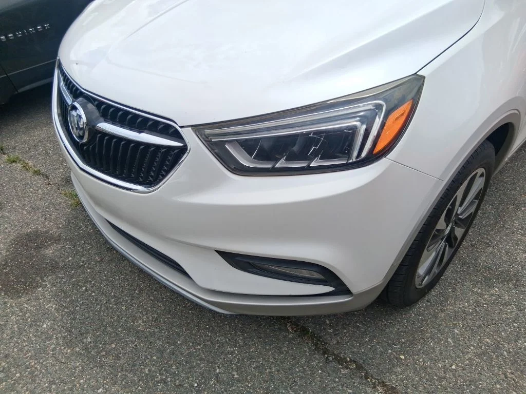 Used 2017 White Buick Essence image 3