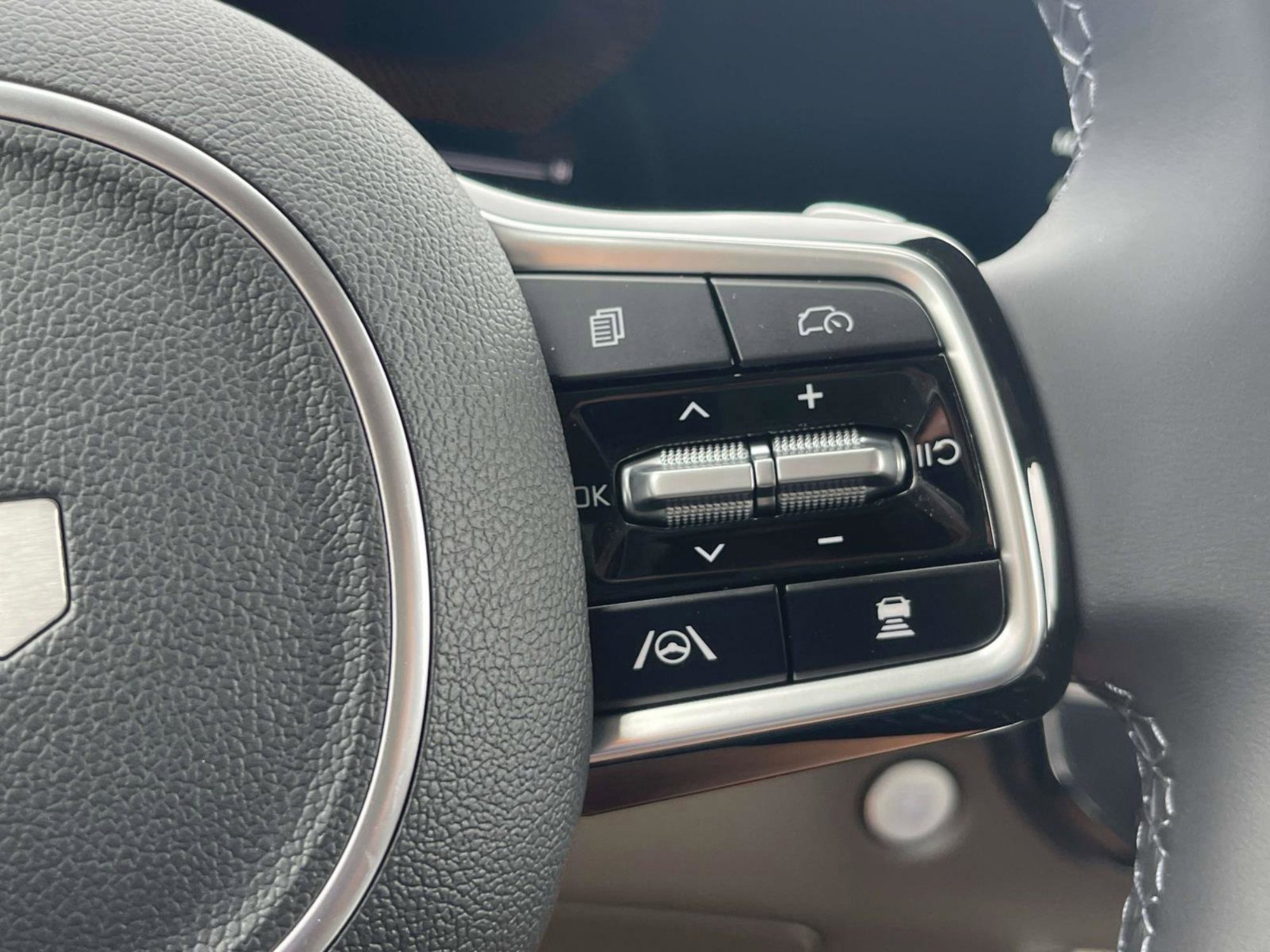 New 2026 Ivory Silver Kia EX image 25