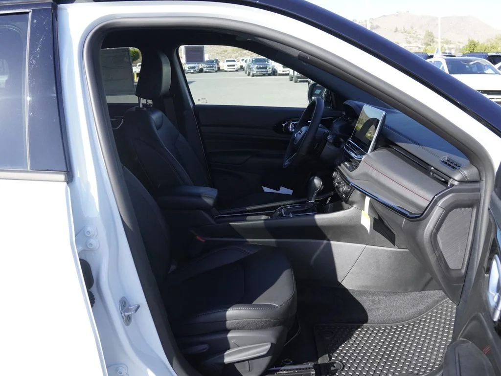 New 2026 Bright White Clear-Coat Exterior Paint Jeep Trailhawk image 24
