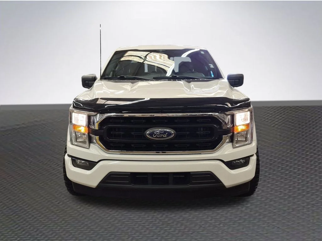 Certified Used 2023 Oxford White Ford XLT image 3