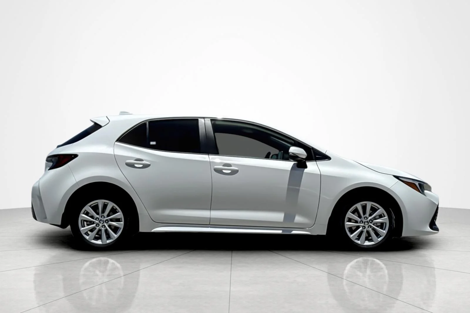 Certified Used 2025 Ice Cap Toyota SE image 6