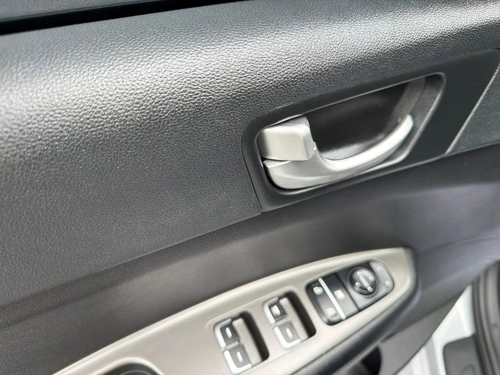 Used 2020 Sparkling Silver Kia LX image 15