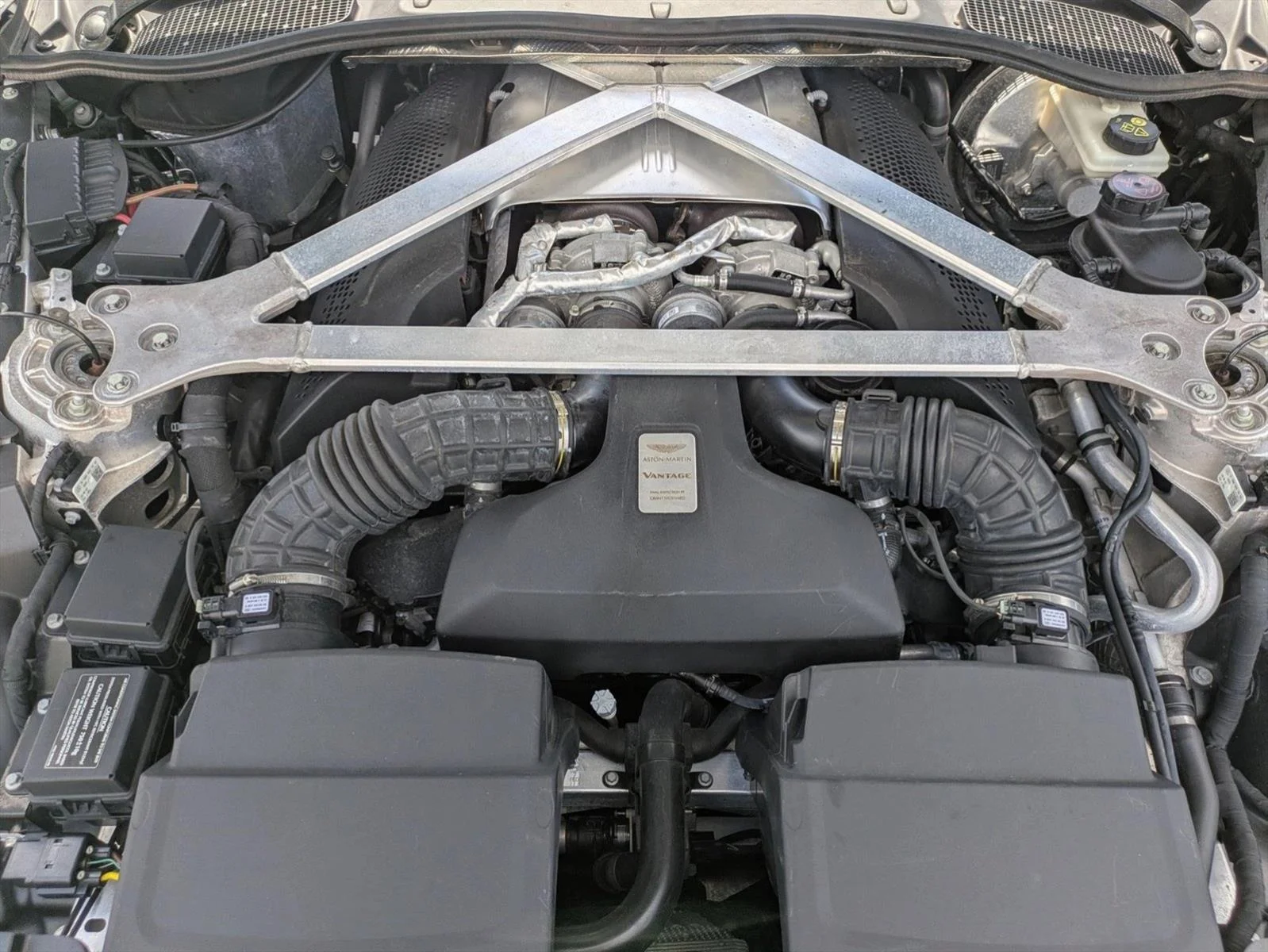 Used 2021  Aston Martin  image 20