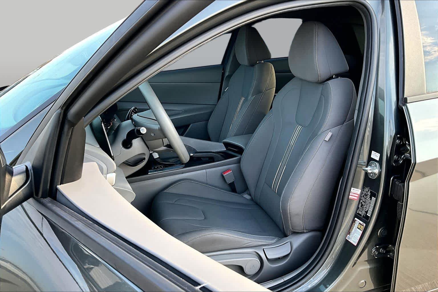 Used 2024 Amazon Gray Hyundai SEL image 8