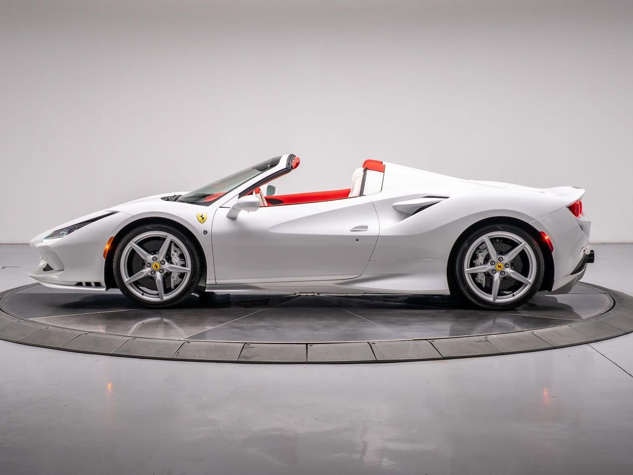 Used 2022 Bianco Cervino - Extra Campionario Ferrari Spider image 2