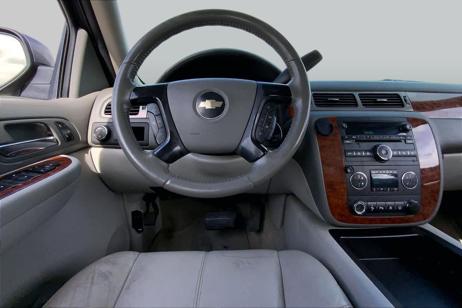 Used 2008 Graystone Metallic Chevrolet LT w/3LT image 5