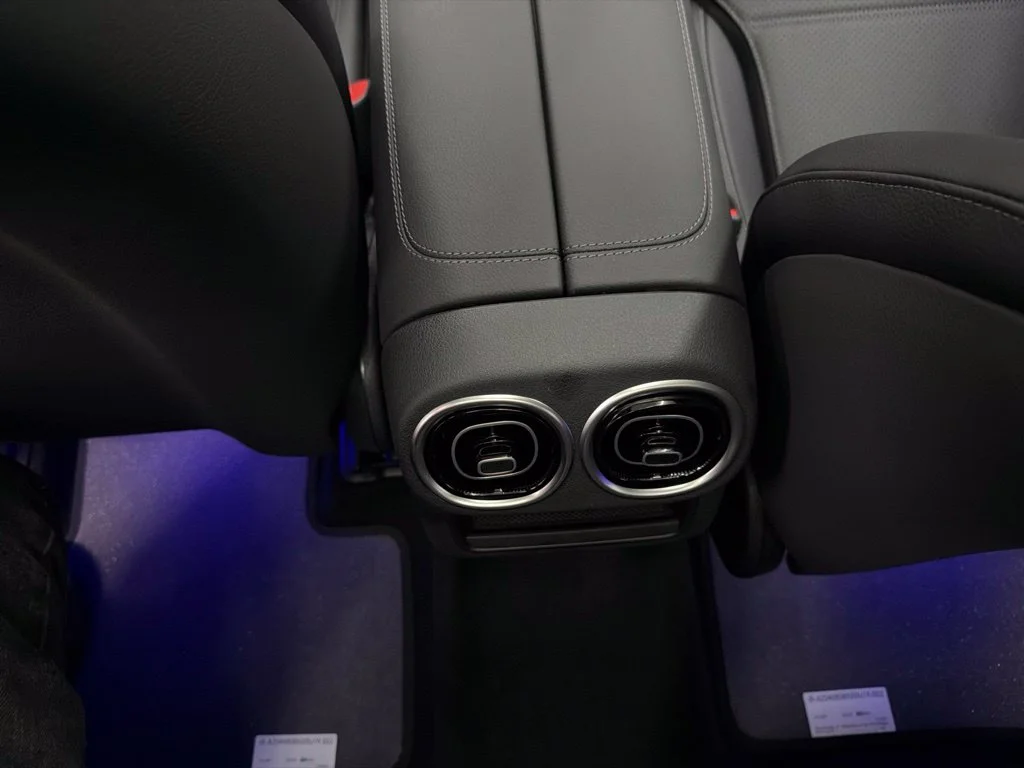 New 2027 White Mercedes-Benz GLC 300 image 24