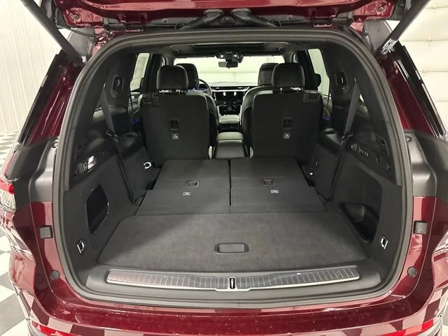 New 2026 Velvet Red Pearl-Coat Exterior Paint Jeep Summit image 38