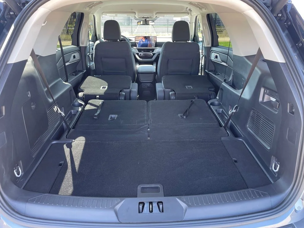 Used 2025 Carbonized Grey Metallic Ford Active image 9