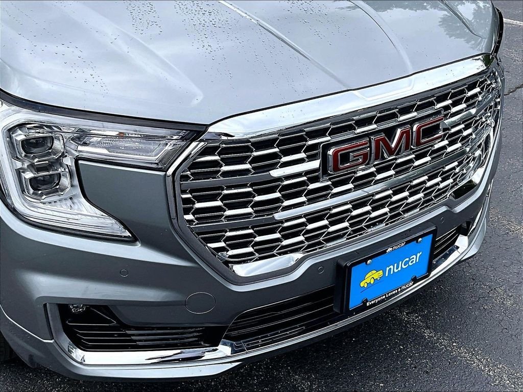 Used 2023 Silver GMC Denali image 32
