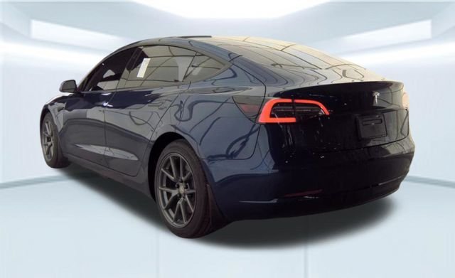 Used 2022  Tesla Base image 10