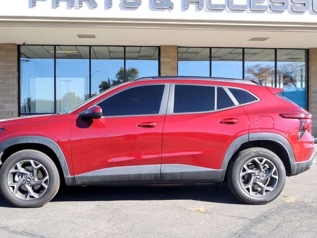 2025 Chevrolet Trax LT photo 4