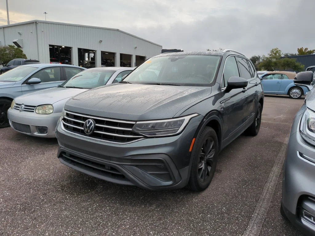Used 2024  Volkswagen 2.0T SE image 2