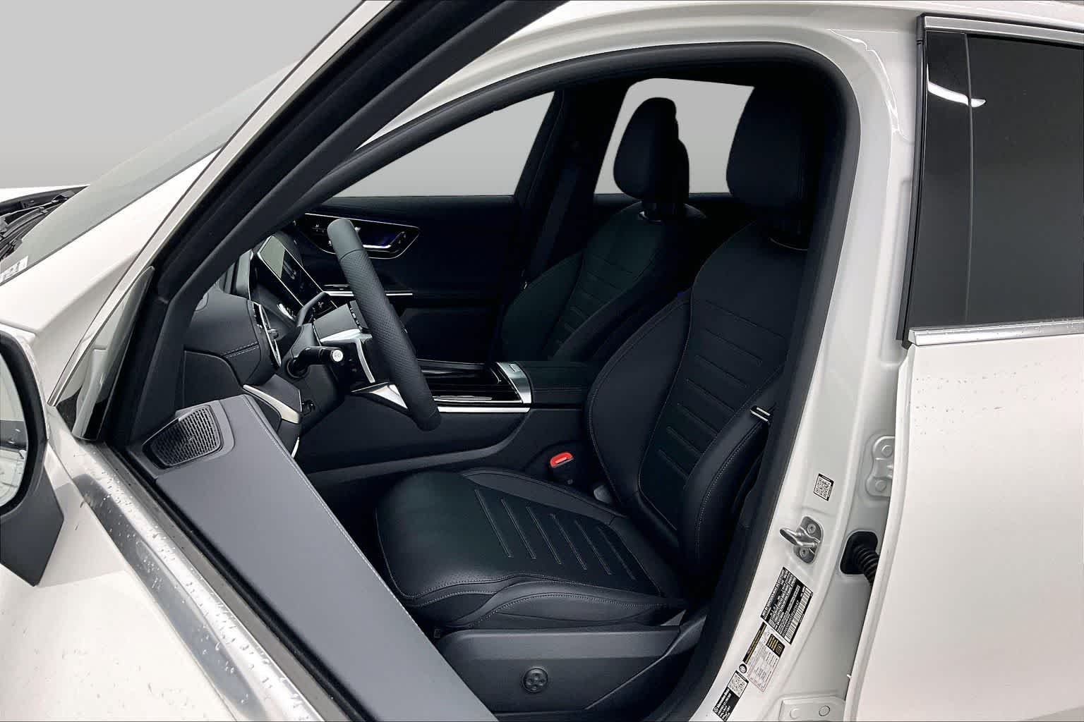 New 2026 Polar White Mercedes-Benz GLC 300 image 9