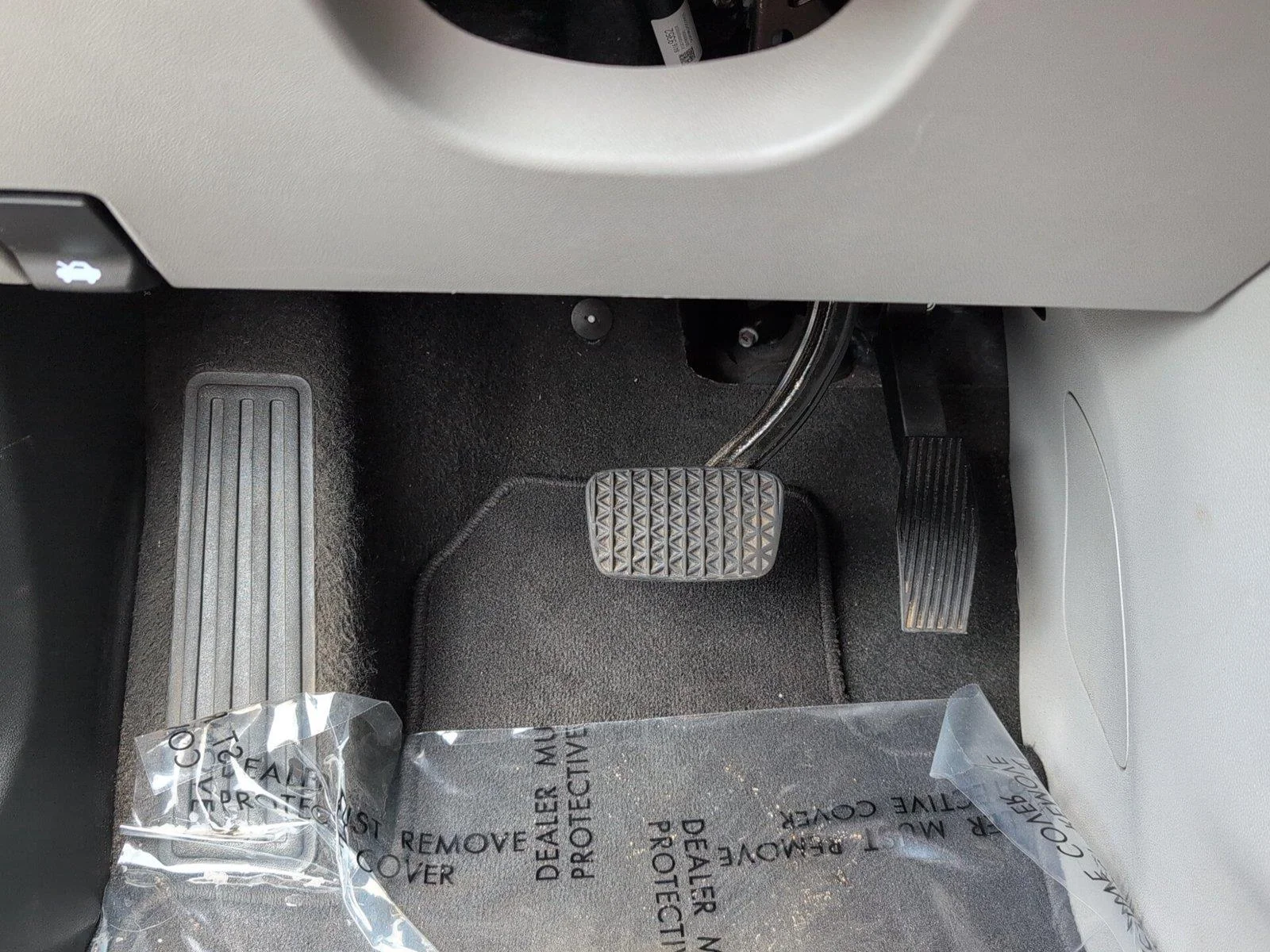 Used 2024 Summit White GMC SLE image 29