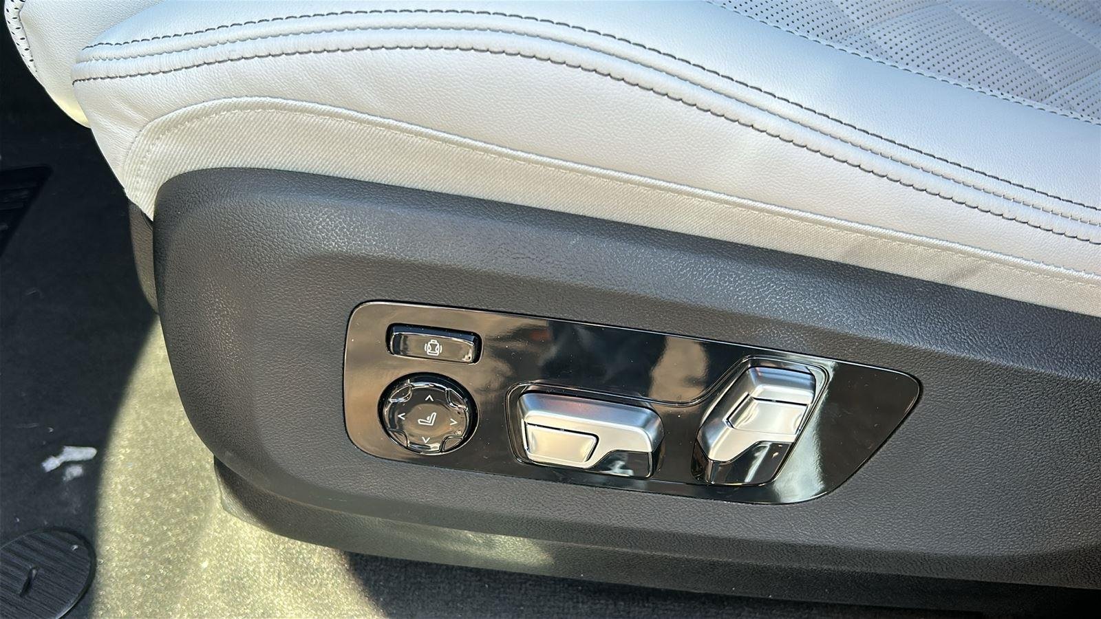 New 2026 Skyscraper Grey Metallic BMW xDrive40i image 11