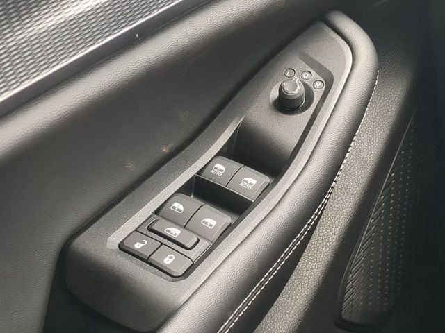 New 2026 Silver Zynith Exterior Paint Jeep Laredo X image 30