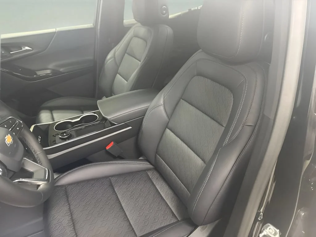 New 2027 Mosaic Black Metallic Chevrolet LT image 11