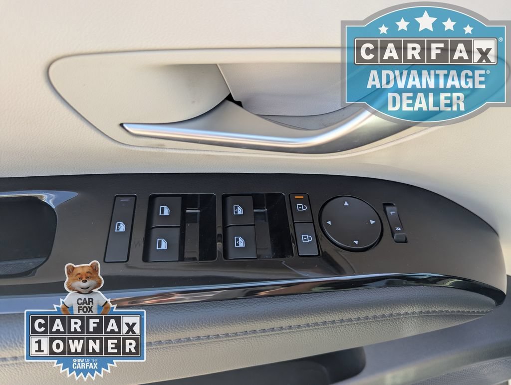 Used 2025  Hyundai Limited image 17