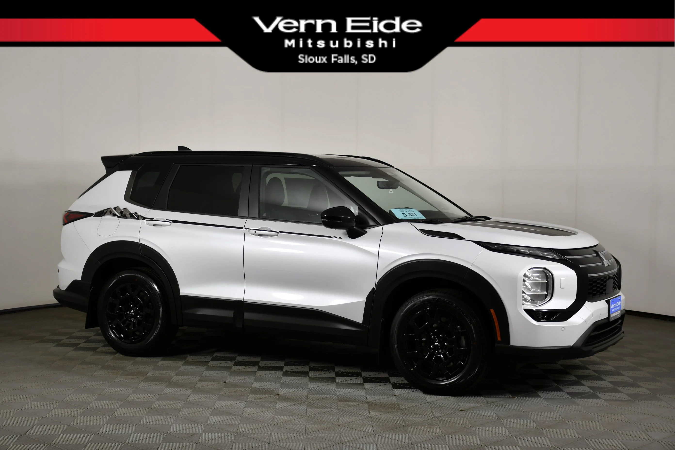 New 2026 White Diamond/Black Roof Mitsubishi Trail Edition image 1