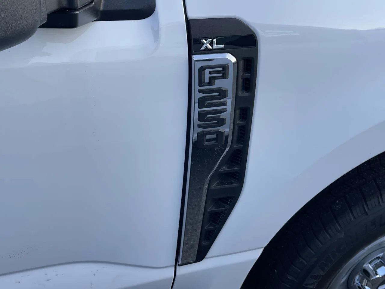 New 2026 Oxford White Ford XL image 8